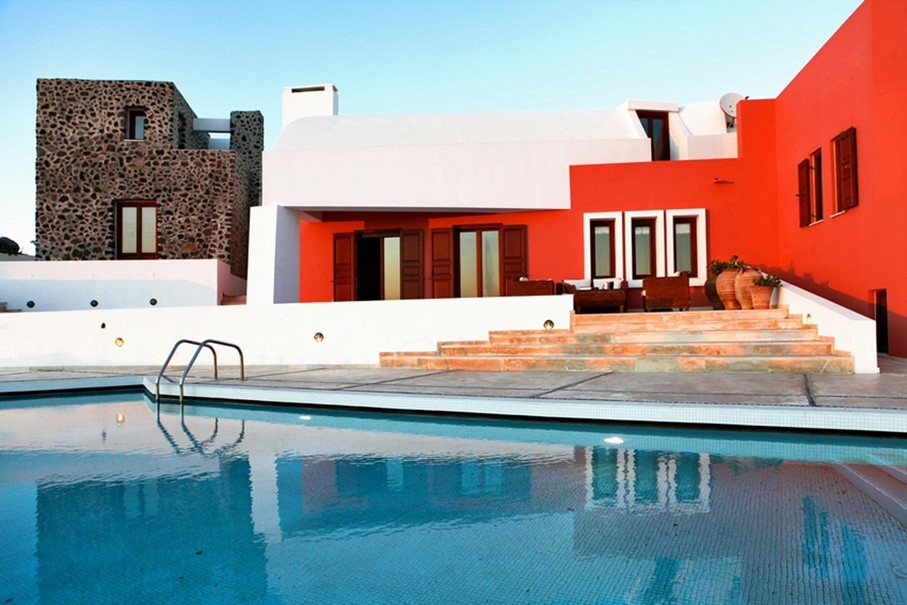 Die Villa ist ein Ultra-Luxus-Struktur in einem privaten Land von 4000 qm in Imerovigli Santorini, mit Blick auf den Vulkan und den Sonnenuntergang