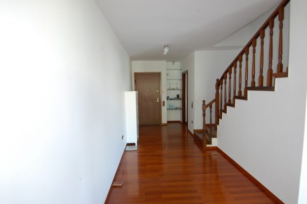 Flur_Treppe 4.Obergeschoss-hallway